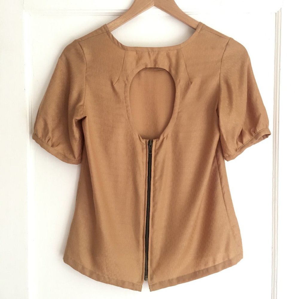 Made in Vancouver cutout back top, sz XS - Picture 3 of 5